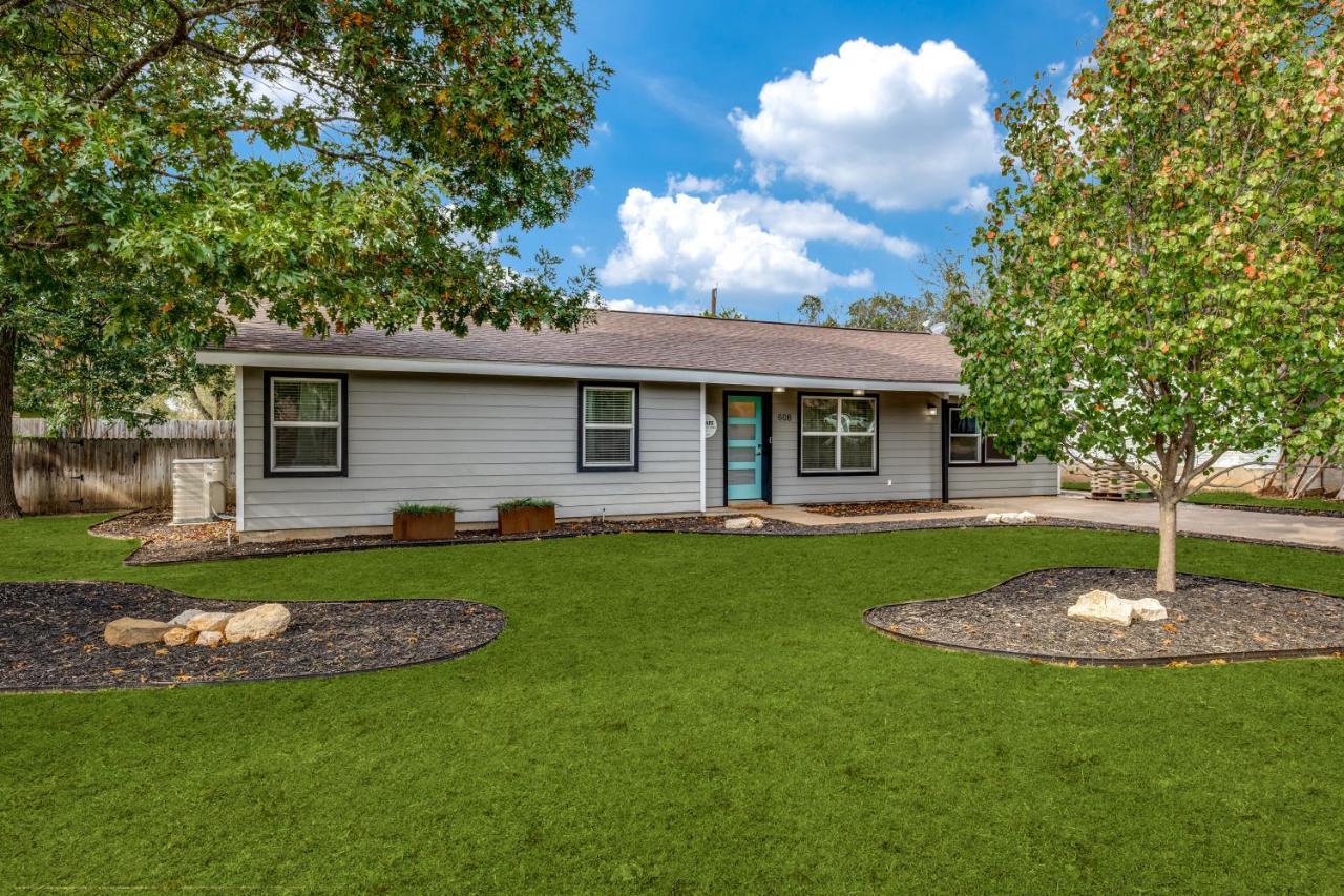 Cozy 4 Bedroom Home Blocks To Main Street And Wineries Fredericksburg Exterior foto